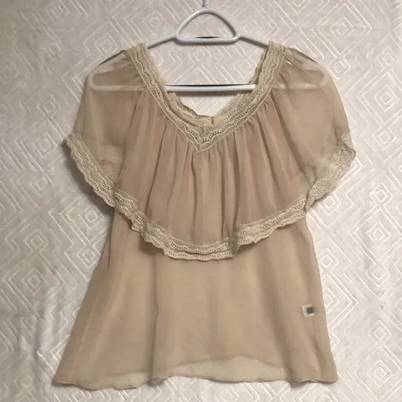 Alice and Olivia 100% silk cream blouse with lace edging - Picture 1 of 6
